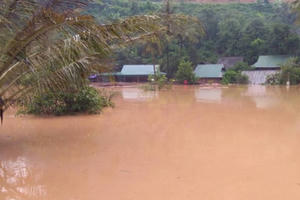 Lũ cuộn xiết, nhiều bản làng bị chia cắt ở Nghệ An