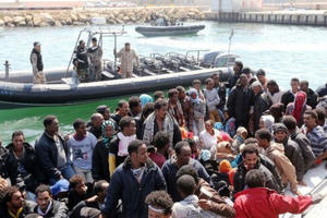 Châu Âu “bó tay” trước dòng người di cư