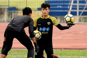 Bùi Tiến Dũng và Văn Lâm tranh suất bắt chính ở đội tuyển Việt Nam Bùi Tiến Dũng và Văn Lâm tranh suất bắt chính ở đội tuyển Việt Nam