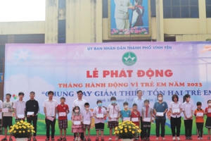 “Chung tay giảm thiểu tổn hại trẻ em” “Chung tay giảm thiểu tổn hại trẻ em”