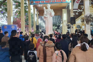 Biển người về với Đền Thánh Antôn đầu năm Quý Mão