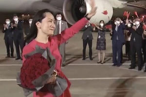 'Công chúa Huawei' được chào đón khi về đến Trung Quốc
