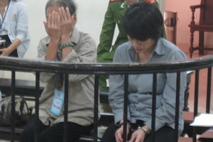 Lừa đảo chiếm đoạt tài sản, hai mẹ con "dắt" nhau vào tù