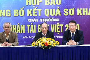 Chung khảo Nhân tài Đất Việt 2020 xướng danh 18 sản phẩm CNTT xuất sắc Chung khảo Nhân tài Đất Việt 2020 xướng danh 18 sản phẩm CNTT xuất sắc