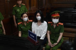 Ngọc Trinh bị tuyên án 1 năm tù treo