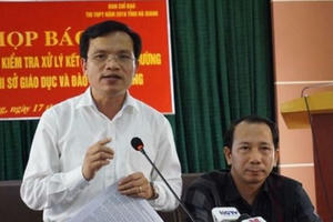 Ai nhắn tin để Phó phòng 'phù phép' các bài thi ở Hà Giang?