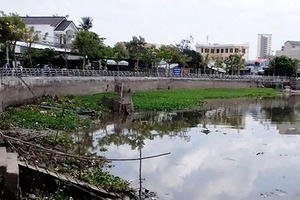 Kinh hoàng phát hiện thi thể nữ trôi lềnh bềnh trên sông