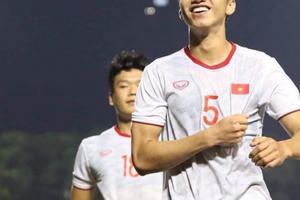 Nửa năm sang Hà Lan thi đấu, Đoàn Văn Hậu cán đích 'hoàng tử bóng đá'