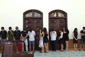 Hưng Yên: 7 cặp “nam thanh nữ tú” tụ tập hát karaoke giữa mùa dịch