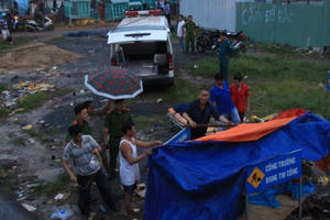 Sửa chữa cầu, một công nhân rơi xuống sông đuối nước