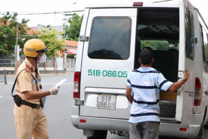 Không kiểm tra giấy xét nghiệm COVID-19 đối với lái xe vận chuyển hàng hóa trong nội vùng 19 tỉnh