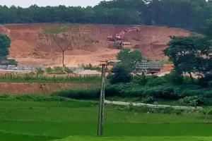 Thị xã Phú Thọ: Lãnh đạo xã Hà Lộc buông lỏng quản lý, hàng ngàn khối đất bị khai thác trái phép Thị xã Phú Thọ: Lãnh đạo xã Hà Lộc buông lỏng quản lý, hàng ngàn khối đất bị khai thác trái phép