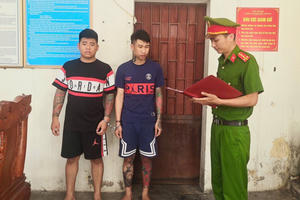 Tạm giữ khẩn cấp 2 du khách hành hung người tại Cô Tô