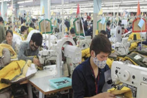 Tin kinh tế 6AM: Lao động bị ảnh hưởng bởi Covid-19 và thiên tai sẽ được hỗ trợ 1 triệu đồng/người để ăn Tết