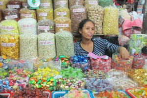 Hàng tết “3 không” tràn ngập thị trường cố đô