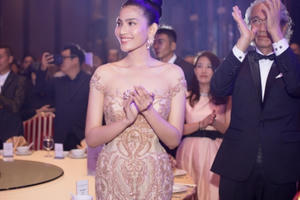 Á hậu Trương Thị May  diện váy lộng lẫy dự sự kiện tại Campuchia