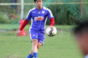 Thủ môn Bùi Tiến Dũng vắng mặt bí ẩn trong ngày đội TP.HCM có ban huấn luyện mới