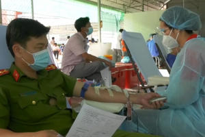 Gần 200 đoàn viên - thanh niên và người dân Bạc Liêu hiến máu tình nguyện