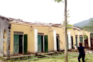 Hà Giang: Mưa đá kèm theo giông lốc làm vỡ mái nhà, thiệt hại hàng tỷ đồng