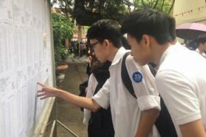 Loạt trường THPT Hà Nội hạ điểm chuẩn vào lớp 10