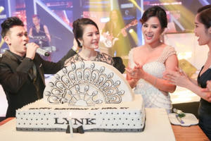 Ngài Đại sứ Haiti làm tổng đạo diễn sinh nhật gây choáng ngợp của Lý Nhã Kỳ