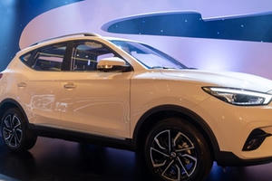 Áp lực doanh số, MG ZS hạ giá rẻ ngang Toyota Vios số sàn