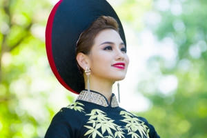 Người đẹp ảnh Mai Phương "sắc nét" trong bộ Quốc phục Việt Nam