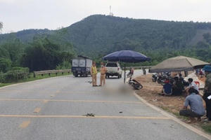 Hoà Bình: Truy tìm tài xế ô tô liên quan đến vụ tai nạn khiến 1 người tử vong