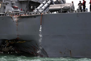 Tàu chiến Mỹ va chạm tàu chở dầu gần Singapore, 10 người mất tích