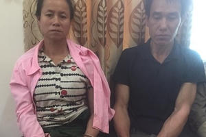 "Giải cứu vợ", chồng vác dao đuổi chém công an