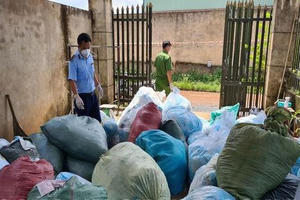 Bắt quả tang vụ vận chuyển hơn 1 tấn khẩu trang không rõ nguồn gốc