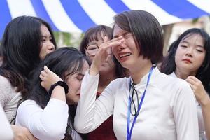 Xúc động những khoảnh khắc chia tay tuổi học trò