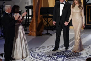 Bà Trump xinh đẹp, thu hút mọi ánh nhìn trong tiệc tối cảm ơn của chồng