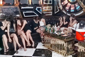 Sử dụng nhân viên phục vụ dưới 18 tuổi, chủ quán karaoke bị xử phạt 140 triệu đồng