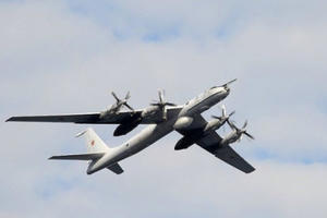 3 “sát thủ săn ngầm” Tu-142 của Nga sải cánh trên biển