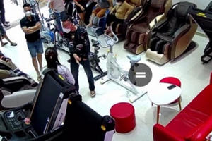 Điều tra vụ việc nhóm người xông vào cửa hàng đánh trọng thương một phụ nữ