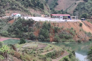 Bị yêu cầu đình chỉ, tháo dỡ công trình, nhà máy bột sắn tại huyện Sìn Hồ vẫn tồn tại và hoạt động