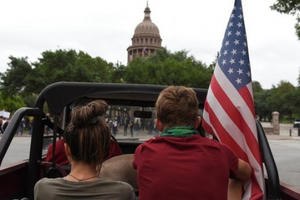 Dân Mỹ biểu tình, thách thức gia hạn giãn cách xã hội chống Covid-19