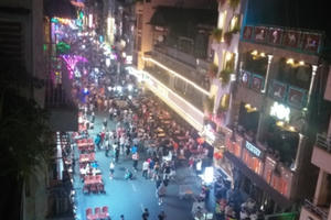 Khu phố "không ngủ" Bùi Viện trước và sau khi có lệnh hạn chế đi lại vì dịch Covid-19