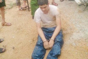 Bắt hai “cẩu tặc” trốn trong rừng sâu