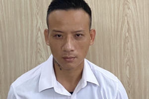 Bắt giữ người chồng dùng dao cố tình “giết vợ” sau 2 năm trốn lệnh truy nã