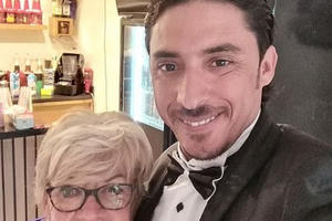 Chuyện tình của cặp đôi cách nhau... 45 tuổi khiến khán giả sửng sốt