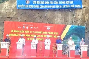 Thông hầm Thần Vũ dài 1,13 km trên tuyến cao tốc Bắc - Nam