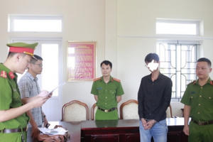 Hà Tĩnh: Nhân viên dịch vụ tài chính làm giả hồ sơ chiếm đoạt 1,8 tỉ đồng