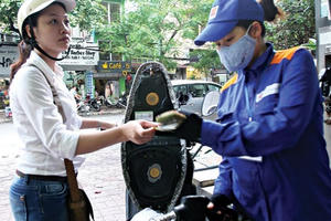 Giá xăng giữ nguyên, tăng giá dầu