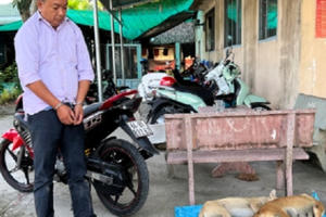 Bị truy đuổi, đối tượng trộm chó ném ớt bột vào công an nhằm tẩu thoát Bị truy đuổi, đối tượng trộm chó ném ớt bột vào công an nhằm tẩu thoát