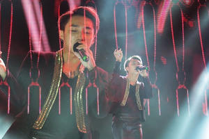 Sơn Tùng M-TP hốt hoảng xin lỗi khán giả vì fan xô đẩy, chen lấn