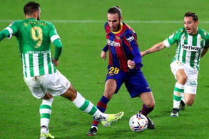 Messi lập công, Barcelona chiếm vị trí thứ hai của Real Madrid