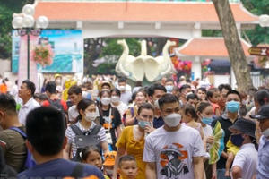 Các điểm vui chơi tại Hà Nội tiếp tục quá tải trong dịp nghỉ lễ