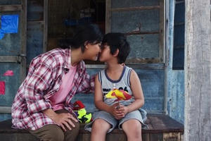 "Hạnh phúc của mẹ" dành được nhiều tình cảm của nghệ sĩ Việt: Hãy để bộ phim chạm đến cảm xúc của bạn